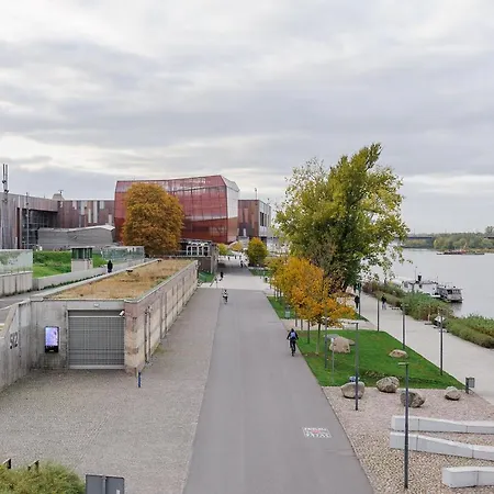 Modern Near Park Kazimierzowski