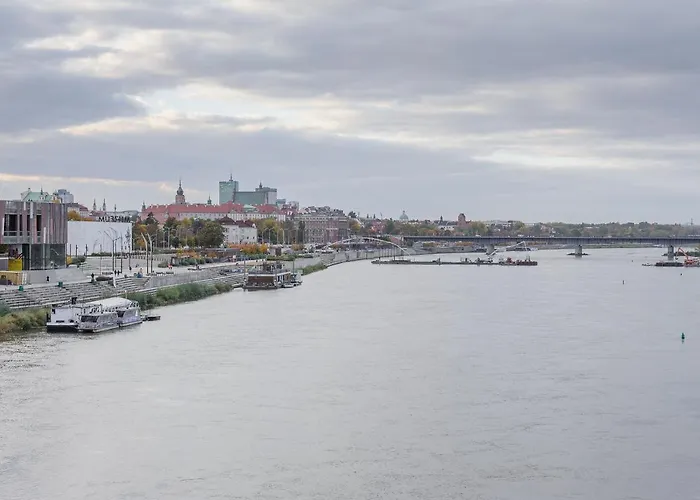 Apartment Lumina With A Large Balcony Near Presidential Palace And River
