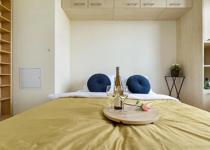 Apartment Lumina With A Large Balcony Near Presidential Palace And River *