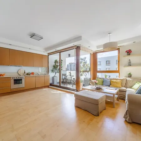 Lumina With A Large Balcony Near Presidential Palace And River