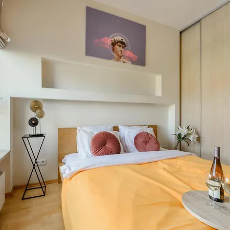 Lumina With A Large Balcony Near Presidential Palace And River Appartement Warschau