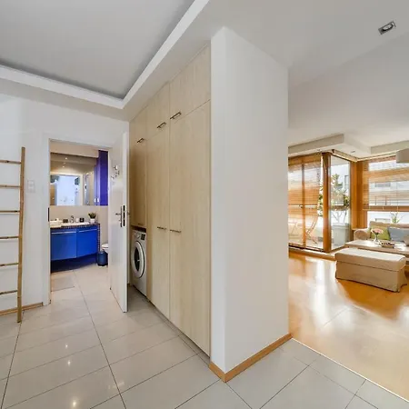 Apartment Lumina With A Large Balcony Near Presidential Palace And River